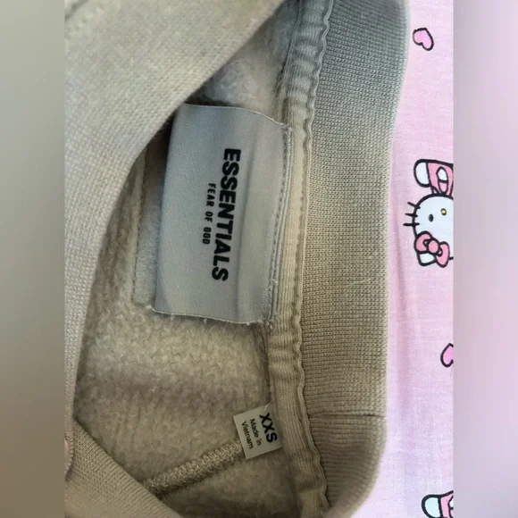 Essentials Sweatshirt - Picture 4 of 4